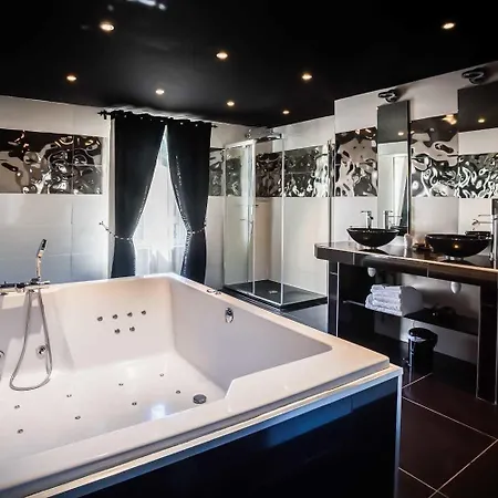 Le Clos Des Vignes Hotell 5*